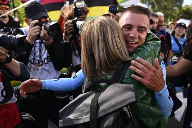 Belgian Remco Evenepoel and his mother Ragna celebrate the victory after the arrival of the men s elite individual time trial race (39,2km) at the cycling UCI Road World Championship, WM, Weltmeisterschaft in Montreal, Canada, Sunday 20 September 2026. JASPERxJACOBS  x187201598x