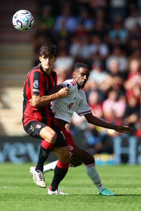 Bournemouth, England, 20th September 2026. Antonio Silva of AFC Bournemouth and Alexander Isak of Liverpool challenge for the ball during the AFC Bournemouth vs Liverpool Premier League match at the Vitality Stadium, Bournemouth. Picture credit should read: Paul Terry Sportimage EDITORIAL USE ONLY. No use with unauthorised audio, video, data, fixture lists, club league logos or live services. Online in-match use limited to 120 images, no video emulation. No use in betting, games or single club league player publications. SPI_077_PT_Bournemouth_Liverpool SPI-5013-0075
