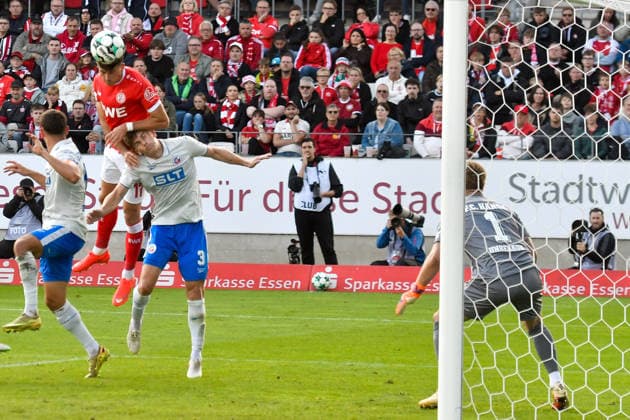 Penalty area scene: Scoring chance by Semir Telalovic, Essen, 17 20 09 2026 ¢ Soccer ¢ Rot-Weiss Essen vs. Hansa Rostock, Essen Stadium, Essen, DFB and DFL regulations prohibit any use of photographs as image sequences and or quasi-video. NRW, Germany Copyright: xpepphotox xSaschaxWeizx pep00321, pep_20260920_hm
