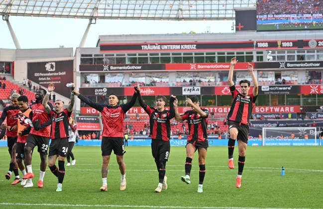 Final celebration for LEV; the players celebrate in front of the fans; the wave; from left to right: Miguel Gutierrez (Bayer Leverkusen), Lucas Vázquez (Bayer Leverkusen), Afonso Moreira (Bayer Leverkusen), Ezequiel Fernández (Bayer Leverkusen), Aleix García (Bayer Leverkusen); Soccer, Bundesliga 1, Matchday 4, Bayer 04 Leverkusen vs. RB Leipzig, on September 20, 2026, in Leverkusen, Germany. DFL regulations prohibit any use of photographs as image sequences and or quasi-video.