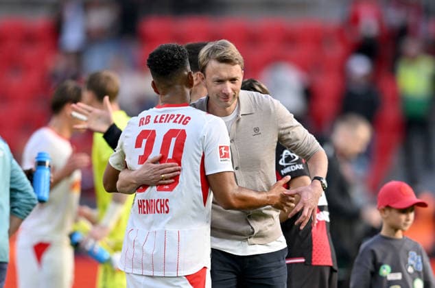 Simon ROLFES, Bayer Leverkusen, Director of Sports, embraces Benjamin Henrichs of RB Leipzig, Bundesliga 1, Matchday 4, Bayer 04 Leverkusen vs. RB Leipzig, on September 20, 2026, in Leverkusen, Germany. DFL regulations prohibit any use of photographs as image sequences and or quasi-video.