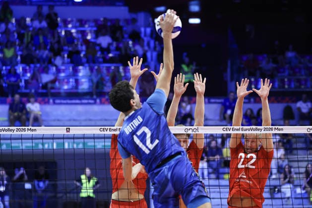 IPA88774677 - Mattia Bottolo (Italy) during the Round of 16 match of the CEV Enel EuroVolley 2026 between Italy and Denmark at PalaVela in Turin, Italy, on September 20, 2026, during the Italy vs. Denmark match, CEV EuroVolley Men s match in Turin, Italy, September 20, 2026  Copyright: xValerioxOrigo IPAxSportx xx IPA88774677