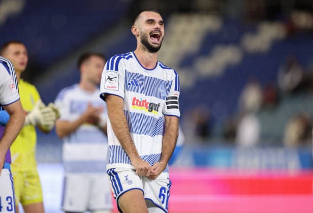 September 20, 2026, Soccer 3rd Division, SV Wehen Wiesbaden vs. MSV Duisburg, from left, Rasim Bulic of MSV Duisburg celebrates with the fans. DFL and DFB regulations prohibit any use of photographs as image sequences and or quasi-video. xdcx Copyright: HMBxMedia Claus