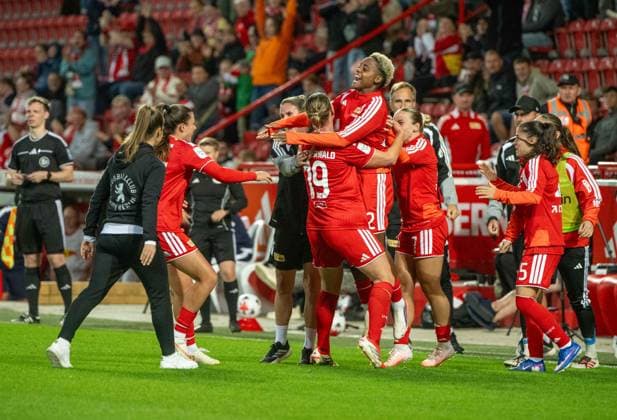 Soccer, Women s, 2026–2027 Season, Google Pixel Women’s Bundesliga Matchday 5, 1. FC Union Berlin 2–3 RB Leipzig, from left: Coach Marie Louise Eta, 1st Women’s Team, 1. FC Union; Samantha Steuerwald, 1st Women’s Team, 1. FC Union; Naika Reissner, 1st Women’s Team, 1. FC Union; Lisa Heiseler, Women’s 1st Team, 1. FC Union; Judit Pujols, Women’s 1st Team, 1. FC Union; Celebrating the 2–2 goal, September 20, 2026, Copyright: xMatthiasxKochx