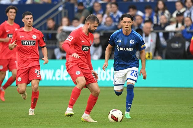 Lukasz POREBA (Elversberg) vs. Soufiane EL FAOUZI (GE) Action, Tackle, FC Schalke 04 vs. SV 07 Elversberg 0–0 Soccer 1 Bundesliga, Matchday 3, matchday3, Matchday 3, on September 20, 2026, at the Veltins Arena in Gelsenkirchen, Germany. DFL regulations prohibit any use of photographs as image sequences and or quasi-video.