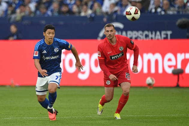 Luca SIRCH (Elversberg) vs. Hwang Hee-chan (GE) — Action, Tackle, FC Schalke 04 vs. SV 07 Elversberg 0–0 Soccer 1 Bundesliga, Matchday 3, matchday3, Spieltag3, on September 20, 2026, at the Veltins Arena in Gelsenkirchen, Germany. DFL regulations prohibit any use of photographs as image sequences and or quasi-video.