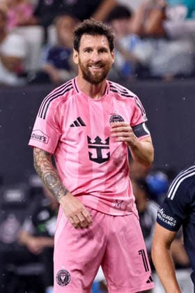 MIAMI, FL - SEPTEMBER 20: Inter Miami CF Forward Lionel Messi (10) looks on during a 2026 MLS, Fussball Herren, USA soccer match between Inter Miami CF and San Diego FC on September 20, 2026 at NU Stadium, Miami, Fla.(Photo by Chris Arjoon Icon Sportswire). SOCCER: SEP 20 MLS Inter Miami CF vs San Diego FC EDITORIAL USE ONLY Icon2609200000007