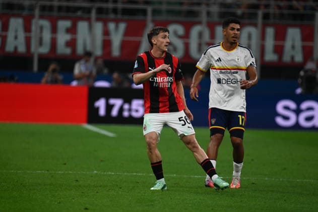 AC Milan v US Lecce - Serie A 2026 27 Alexis Saelemaekers and Danilo Veiga during the Serie A match between AC Milan and US Lecce at Stadio Giuseppe Meazza in Milan, Italy, on September 20, 2026. Milan Lombardia Italy  Copyright: xFedericoxManonix originalFilename:manoni-acmilanv260920_npoV4.jpg