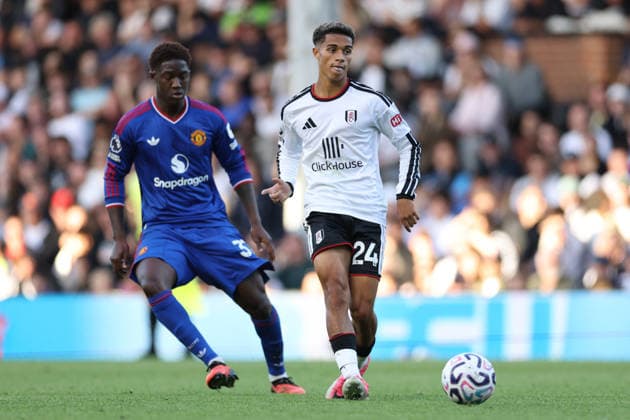 Fulham v Manchester United, ManU - Premier League 2026 27 Josh King of Fulham passes the ball during the Premier League match between Fulham and Manchester United at Craven Cottage in London, on September 20, 2026. London Greater London United Kingdom  Copyright: xMIxNewsx originalFilename:fletcher-fulhamvs260920_npYgj.jpg