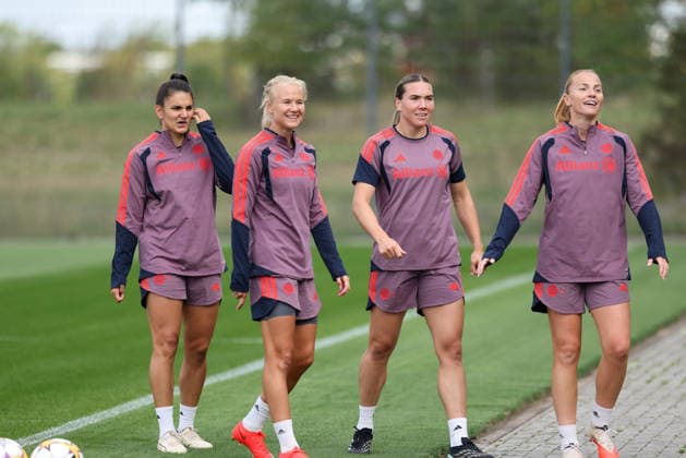 Jovana Damnjanovic (FC Bayern Munich, 09) with Pernille Harder (FC Bayern Munich, 21) and Vanessa Gilles (FC Bayern Munich, 02), with Glodis Perla Viggosdottir (FC Bayern Munich, 04, GER, FC Bayern Munich Women’s final training session, soccer, UEFA Women’s Champions League, 2026–2027 season, September 21, 2026, GER, FC Bayern Munich Women’s Final Training Session, Soccer, UEFA Women’s Champions League, 2026–2027 Season, September 21, 2026, Munich Copyright: xEibner-Pressefoto JennixMaulx EP_JML