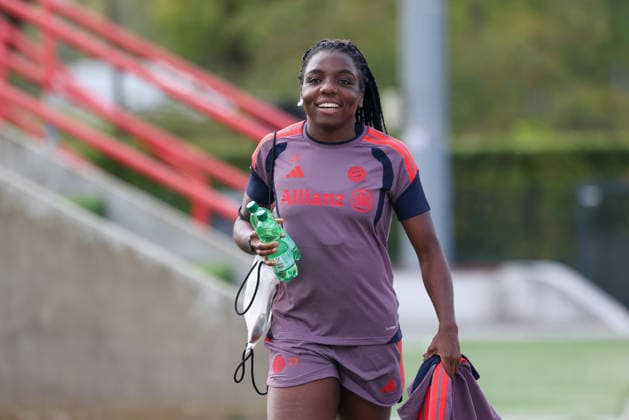 Edna Imade, FC Bayern Munich, 29, on her way to the training field, laughing, in a good mood, showing emotion, GER, FC Bayern Munich Women s final training session, soccer, UEFA Women s Champions League, 2026–2027 season, September 21, 2026, GER, FC Bayern Munich Women’s Final Training Session, soccer, UEFA Women’s Champions League, 2026–2027 season, September 21, 2026, Munich Copyright: xEibner-Pressefoto JennixMaulx EP_JML