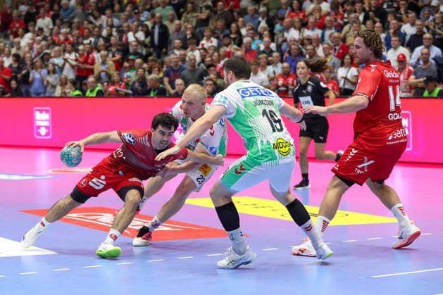 September 20, 2026, xgox, Handball Opel HBL MT Melsungen vs. SC Magdeburg emspor, from left: Erik Balenciaga (Melsungen), 6, Magnus Saugstrup (Magdeburg), 23; duel, battle, tackle, Kassel