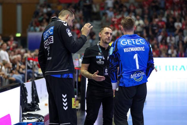 September 20, 2026, xgox, Handball: Opel HBL MT Melsungen vs. SC Magdeburg emspor, from left: Dominik Kuzmanovic (Magdeburg), 1; Dino Spiranec (Magdeburg), goalkeeper coach; Matej Mandic (Magdeburg), 12 (Kassel)