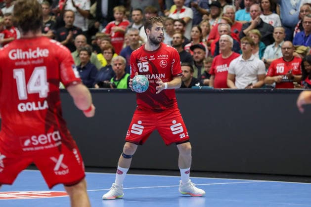 September 20, 2026, xgox, Handball: Opel HBL MT Melsungen vs. SC Magdeburg emspor, from left: Olle Forsell, Schefvert (Melsungen), 25 on the ball, plays the ball (Kassel)