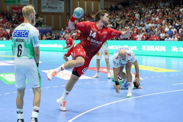 September 20, 2026, xgox, Handball, Opel HBL, MT Melsungen vs. SC Magdeburg emspor, from left: Johannes Golla (Melsungen), 14 shots on goal, goal scorers, scores a goal, goal, scores the goal in Kassel