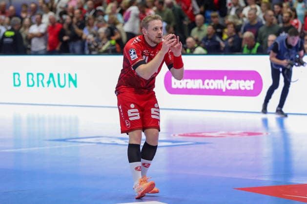September 20, 2026, xgox, Handball: Opel HBL MT Melsungen vs. SC Magdeburg emspor; from left: Dimitri Ignatow (Melsungen); 11. Celebrating the victory; Celebrations after the game in Kassel