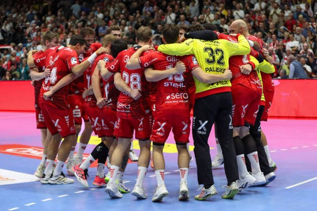 September 20, 2026, xgox, Handball: Opel HBL MT Melsungen vs. SC Magdeburg emspor, from left: Melsungen celebrating the victory, celebrations after the game in Kassel