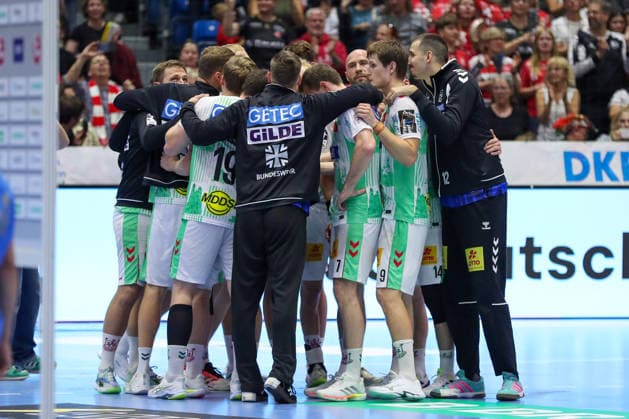 September 20, 2026, xgox, Handball: Opel HBL MT Melsungen vs. SC Magdeburg emspor; from left: Magdeburg disappointed, looking disappointed, dejected, disappointed Kassel