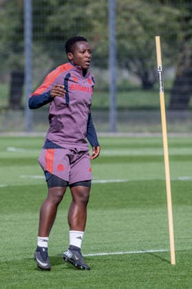 Bernadette Amani, FC Bayern Munich Women, 15 behind a post, FC Bayern Munich Women, soccer, Google Pixel, Women s Bundesliga, final training session before the Champions League, 2026–2027 season, September 21, 2026. Photo: HMB Media, Franz Feiner Copyright: HMBxMedia FranzxFeiner