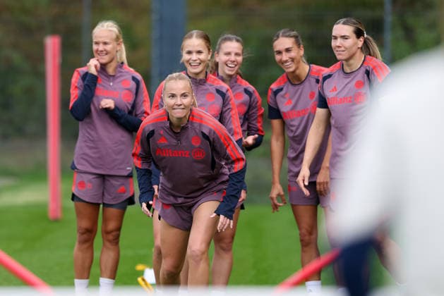 Glodis Perla Viggosdottir, FC Bayern Munich, 04, good spirits, emotions, joy, laughter, GER, FC Bayern Munich Women s Final Training Session, soccer, UEFA Women s Champions League, 2026–2027 season, September 21, 2026, GER, FC Bayern Munich Women s Final Training Session, soccer, UEFA Women s Champions League, 2026–2027 season, September 21, 2026, Munich Copyright: xEibner-Pressefoto JennixMaulx EP_JML