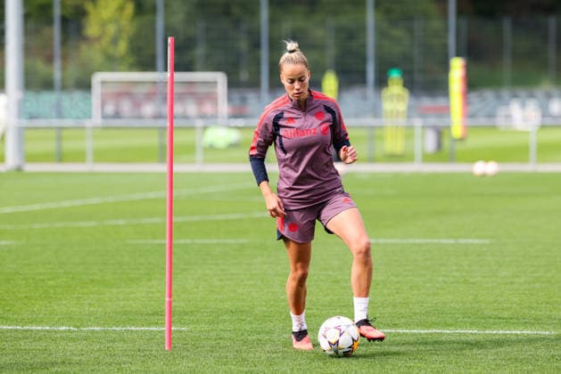 Giulia Gwinn, FC Bayern Munich, No. 7 with the ball, GER, FC Bayern Munich Women s Final Training Session, Soccer, UEFA Women s Champions League, 2026–2027 Season, September 21, 2026, GER, FC Bayern Munich Women s Final Training Session, Soccer, UEFA Women s Champions League, 2026–2027 Season, September 21, 2026, Munich Copyright: xEibner-Pressefoto JennixMaulx EP_JML