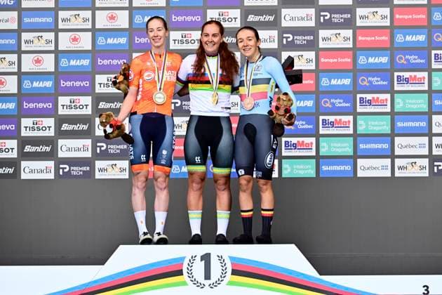 UCI 2026 Road World Championship, WM, Weltmeisterschaft Montreal 21 09 2026 MONTREAL, CANADA - SEPTEMBER 21 : silver medal Vinke Nienke of Netherlands, gold medal Wilson-Haffenden Felicity of Australia and bronze medal Vierstraete Luca of Belgium pictured during the podium ceremony of the Women U23 Individual Time Trial of the 2026 UCI Road World Championships 93th edition an UCI World Championships cycling race of XX km with start in Montreal and finish in Montreal on September 21, 2026 in Montreal, Canada, 21 09 2026 Montreal Canada  Copyright: xPeterxDexVoechtx