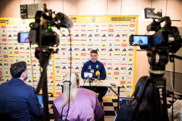 September 21, 2026: Emil Holm of the Swedish national soccer team is being interviewed by the media during a mixed zone session on September 21, 2026 in Stockholm. Photo by Joel Marklund, BILDBYRAN. Code: JM JM0853 bbeng soccer football fotball Nations League UEFA Nations League mixed zone Sweden Sweden A  Copyright: JOELxMARKLUND BB260921JM029