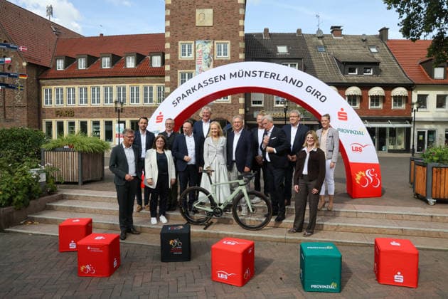 Overview of the race routes, events, and statistics for this year’s 20th edition of the bike race. This year, the bike race will start in Borken in the Westmünsterland region. Münster’s Mayor Tilman Fuchs, Philipp Kern of Brillux, Maren Danigel of LBS, Dr. Linus Tepe, District Administrator of Coesfeld District, Dr. Kai Zwicker, District Administrator of Borken District, Jürgen Büngeler of Sparkasse Westmünsterland, Borken’s Mayor Mechtild Schulze Hessing, as well as Klaus Richter, Chairman of the Board of Sparkasse Münsterland Ost; Fabian Wegmann, Sports Director of the Sparkassen Münsterland Giro; Norbert Hypki, Chairman of the Board of Sparkasse Westmünsterland; Rainer Bergmann, General Manager of the Sparkassen Münsterland Giro; Jana Mathmann, Project Manager at Sparkassen Münsterland Giro, and Kerstin Dewaldt, Head of the Sports Department of the City of Münster, Borken, North Rhine-Westphalia, DEU, Germany, September 21, 2026, Sparkassen Münsterland Giro Press Conference