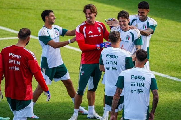 Football, Italy national team, training