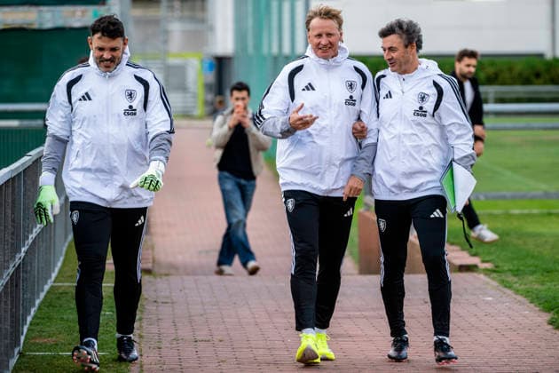 Training of the Czech national soccer team before the Nations League match against Croatia, in Prague, Czech Republic, September 21, 2026. From left: goalkeeping coach Ruben Martinez, assistant coach Radek Bejbl, and coach Santi Denia. (CTKxPhoto VitxSimanek) CTKPhotoP2026092106615  CTKPhotoP2026092106615
