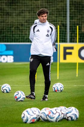 Training of the Czech national soccer team before the Nations League match against Croatia, in Prague, Czech Republic, September 21, 2026.Coach Santi Denia. (CTKxPhoto VitxSimanek) CTKPhotoP2026092106648  CTKPhotoP2026092106648