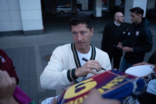 Robert Lewandowski of Polish Football Squad Arriving at Training Camp Poland national team, Nationalteam players arriving at the team™s training camp ahead of the upcoming UEFA Nations League matches (Kazimierz Koper Ball Raw Images) Warsaw Doubble Tree by Hilton ul. Skalcowa Poland Copyright: xKazimierzxKoperx KAZ07972