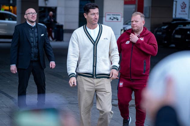Robert Lewandowski of Polish Football Squad Arriving at Training Camp Poland national team, Nationalteam players arriving at the team™s training camp ahead of the upcoming UEFA Nations League matches (Kazimierz Koper Ball Raw Images) Warsaw Doubble Tree by Hilton ul. Skalcowa Poland Copyright: xKazimierzxKoperx _KOP7942