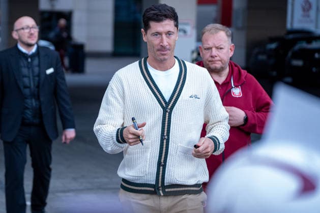 Robert Lewandowski of Polish Football Squad Arriving at Training Camp Poland national team, Nationalteam players arriving at the team™s training camp ahead of the upcoming UEFA Nations League matches (Kazimierz Koper Ball Raw Images) Warsaw Doubble Tree by Hilton ul. Skalcowa Poland Copyright: xKazimierzxKoperx _KOP7946