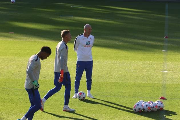 Entrainement Equipe de France PHOTOPQR VOIX DU NORD STEPHANE MORTAGNE ; 21 09 2026 ; CLAIREFONTAINE EN YVELINES, NO DAM, le 21 0 2026, Football, Equipe de France de France avec comme selectionneur Zinedine Zidane VOIX DU NORD France s head coach Zinedine Zidane takes part in a training session in Clairefontaine-en-Yvelines outside Paris, on September 21, 2026. NORD France  Copyright: xPHOTOPQR VOIXxDUxNORD MAXPPPxSTEPHANExMORTAGNEx 20260921VDN6626 20260921VDN6626