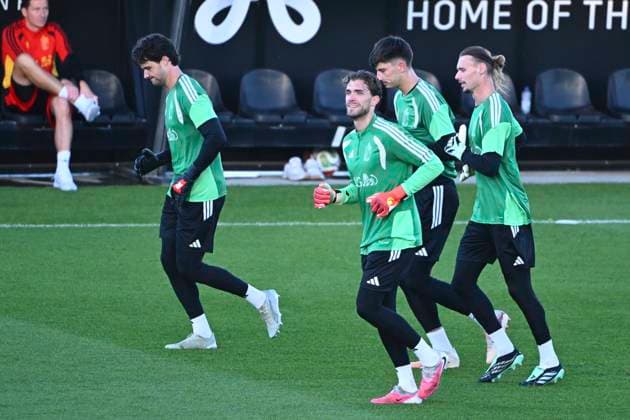 Italy v Belgium - UEFA Nations League 2026 Media Activities 21 09 2026 TUBIZE, BELGIUM - SEPTEMBER 21 : De Busser Jari goalkeeper of Belgium, Lammens Senne goalkeeper of Belgium, Penders Mike goalkeeper of Belgium, Vandevoordt Maarten goalkeeper of Belgium pictured during a training session ahead of the UEFA Nations League tournament league phase matchday 1 group A1 match between Italy and Belgium on September 21, 2026 in Tubize, Belgium, 21 09 2026 Tubize Belgium  Copyright: xVincentxKalutx