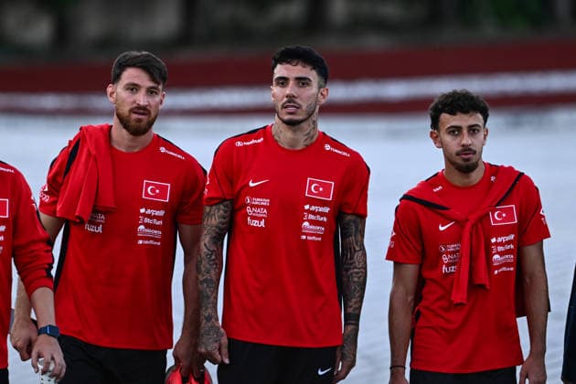 Turkiye national football team begins preparations for France match ISTANBUL, TURKIYE - SEPTEMBER 21: Salih Ozcan (L), Emirhan Topcu (C) and Ilhan Fakili (R) of Turkiye take part in a training session at the Hasan Dogan National Teams Camp and Training Facilities in Riva as the national team, Nationalteam prepares for its UEFA Nations League A Group 1 match against France in Kocaeli on September 25, in Istanbul, Turkiye, on September 21, 2026. Hakan Akgun Anadolu Istanbul Turkey. Editorial use only. Please get in touch for any other usage.  Copyright: x2026xAnadoluxHakanxAkgunx