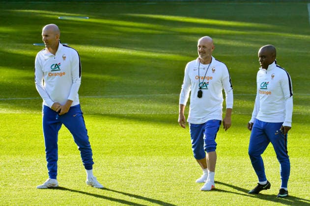 FOOTBALL : Entrainement de l™Equipe de France - 21 09 2026 ZinÃ dine Zidane (France) Fabien Barthez (France) ClairefontaineFrance  Copyright: xBaptistexAutissierx