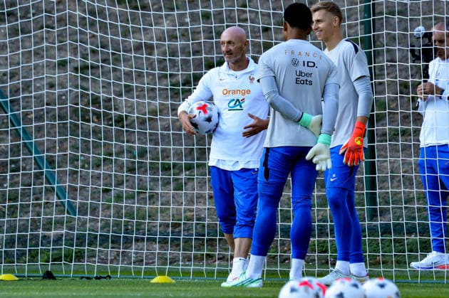 FOOTBALL : Entrainement de l™Equipe de France - 21 09 2026 Fabien Barthez (France) ClairefontaineFrance  Copyright: xBaptistexAutissierx