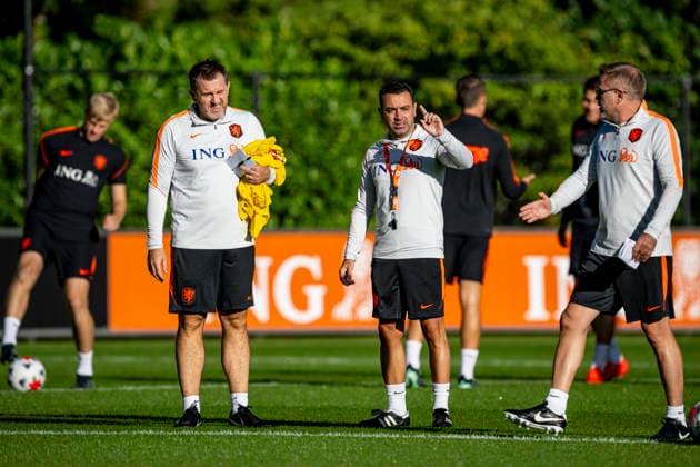 ZEIST l Netherlands assistant coach Sergio Alegre, Netherlands head coach Xavi Hernandez, and Netherlands assistant coach Oscar Hernandez during the UEFA Nations League training session ahead of the match against Germany at the KNVB Campus on September 21, 2026, in Zeist, Netherlands. Photo by DeFodi Images
