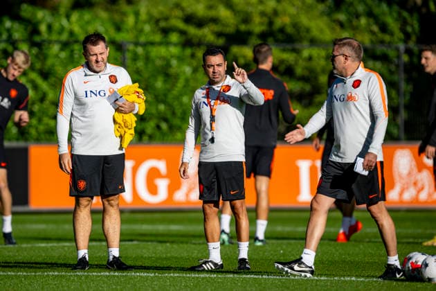 ZEIST l Netherlands assistant coach Sergio Alegre, Netherlands head coach Xavi Hernandez, and Netherlands assistant coach Oscar Hernandez during UEFA Nations League training ahead of the match against Germany at the KNVB Campus on September 21, 2026, in Zeist, Netherlands. Photo by DeFodi Images