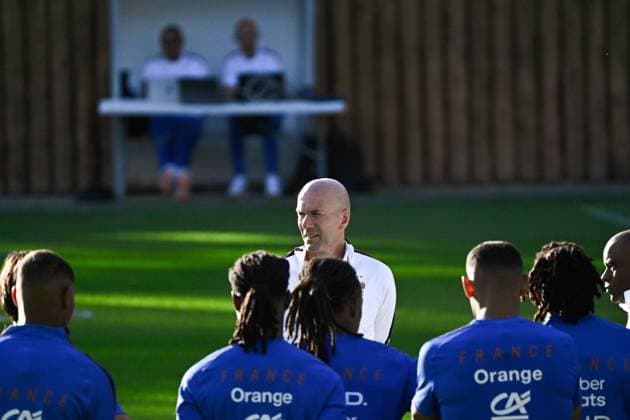 entrainement pour l equipe de France sous l ere Zinedine Zidane Quentin reix PHOTOPQR ECHO REPUBLICAIN ; ; 21 09 2026 ; Premier entrainement a Clairefontaine pour l equipe de France sous l ere Zinedine Zidane Clairefontaine 21-09-2026 Photo Quentin Reix France, sept 21st 2026 Soccer. Team France at training France  Copyright: xPHOTOPQR ECHOxREPUBLICAIN MAXPPPxQuentinxreixx 20260921ECH6895 20260921ECH6895