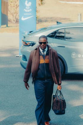 Ibrahima Konaté - Les joueurs de l équipe de France de football arrivent au centre d entraînement de la Fédération française de football (FFF) à Clairefontaine-en-Yvelines, France, le 21 septembre 2026, pour une séance d entraînement à quatre jours du match de Ligue des Nations de l UEFA opposant la France à la Turquie. Ce rassemblement marque les débuts de l équipe de France sous la direction de son nouvel entraîneur, Zinédine Zidane, nommé le 28 juillet 2026 pour un contrat de quatre ans. La Ligue des Nations, compétition remportée par la France en 2021, mobilisera l attention de Zidane dans les mois à venir, avant le tirage au sort des éliminatoires de l Euro 2028 prévu début décembre. FFF via Bestimage French national football team arrive at the French Football Federation (FFF) training center in Clairefontaine-en-Yvelines, France, on September 21, 2026, for a training session four days before the UEFA Nations League match between France and Turkey. This gathering marks the team s debut under its new head coach, Zinédine Zidane, who was appointed on July 28, 2026, on a four-year contract. The Nations League—a competition France won in 2021—will be a key focus for Zidane in the coming months, ahead of the Euro 2028 qualifying draw scheduled for early December. Clairefontaine-en-Yveline France Copyright: xBoby FFFxviaxBestimagexBoby FFFxviaxBestimagex