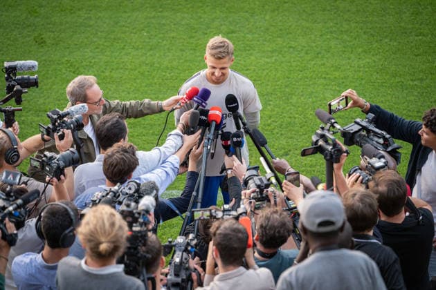 First training session for the French national team, Nationalteam with Zidane - Clairefontaine France s goalkeeper Jean Butez (C) answers journalists questions after a training session four days ahead of France s UEFA Nations League football match against Turkey in Clairefontaine-en-Yvelines outside Paris, on September 21, 2026. The gathering is the first of the French national team under its new coach Zinedine Zidane, appointed on July 28, 2026 on a four-year contract. The Nations League, which France won in 2021, will dominate Zidane s attention in the coming months before the draw for the Euro 2028 qualifying tournament takes place in early December. Photo by Alexis Jumeau ABACAPRESS.COM Clairefontaine-en-Yvelines France  Copyright: xJumeauxAlexis ABACAx