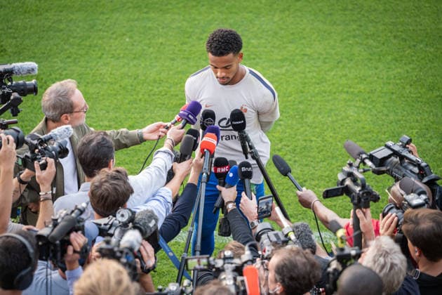First training session for the French national team, Nationalteam with Zidane - Clairefontaine France s goalkeeper Guillaume Restes (C) answers journalists questions after a training session four days ahead of France s UEFA Nations League football match against Turkey in Clairefontaine-en-Yvelines outside Paris, on September 21, 2026. The gathering is the first of the French national team under its new coach Zinedine Zidane, appointed on July 28, 2026 on a four-year contract. The Nations League, which France won in 2021, will dominate Zidane s attention in the coming months before the draw for the Euro 2028 qualifying tournament takes place in early December. Photo by Alexis Jumeau ABACAPRESS.COM Clairefontaine-en-Yvelines France  Copyright: xJumeauxAlexis ABACAx