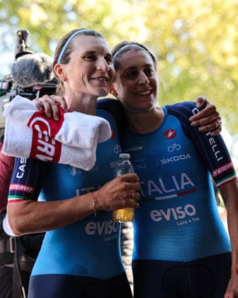 2026 UCI Road World Championships Picture by Alex Whitehead SWpix.com - 22 09 2026 - Cycling - 2026 UCI Road World Championships - MontrÃ al, Canada - Team Time Trial Mixed Relay Podium - Vittoria Guazzini (Italy), Elisa Longo Borghini (Italy), Monica Trinca Colonel (Italy) celebrating after winning the Team Time Trial Mixed Relay to become World Champions MontrÃ al Avenue du Parc Canada Copyright: x xSWpix.comx(t axPhotographyxHubxLtd)xAlexxWhitehead SWpix.comx SWP-3521-1320