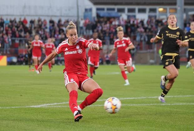 Bayern s No. 7 Giulia GWINN scores the 1-0 goal in the Women s Soccer Munich vs. Manchester Champions League match, FC Bayern Munich vs. Manchester City, group stage, 2026-2027 season, on September 22, 2026, in Unterhaching, SPORT PARK UNTERHACHING, Germany. Source: Copyright Credit Oryk HAIST xFRAUENFUSSBALL-BAYERN-MANCHESTERx