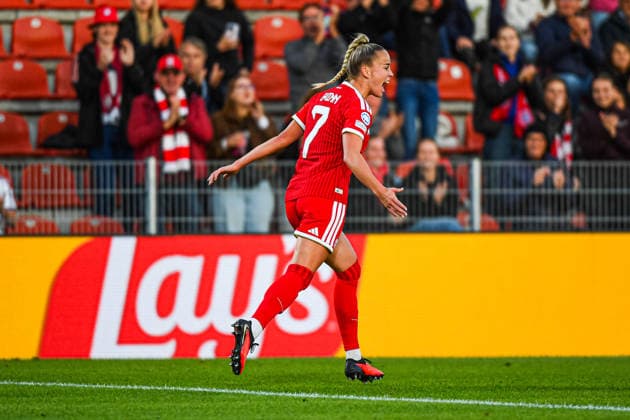 September 22, 2026, Unterhaching, Germany UEFA Women’s Champions League, Matchday 1 of the group stage FC Bayern Munich Women vs. Manchester City UWCL FC Bayern Women’s season opener and first UWCL competitive match at their new home, Sportpark Unterhaching Giulia Gwinn FC Bayern Women celebrate
