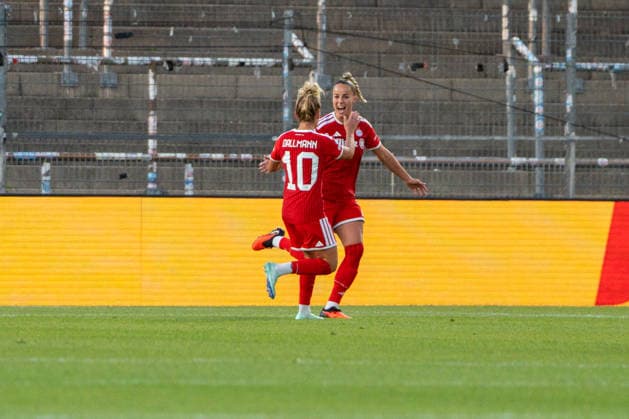 Soccer: UEFA Women s Champions League, Matchday 1, FC Bayern Munich Women vs. Manchester City Women’s Football Club on September 22, 2026, at Sportpark Unterhaching in Munich, Germany, 2026–2027 season. Goal by Giulia Gwinn (FC Bayern Munich), 7th minute. 1–0. Sportpark Unterhaching, Munich, Germany Copyright: xPhilippxImhofx