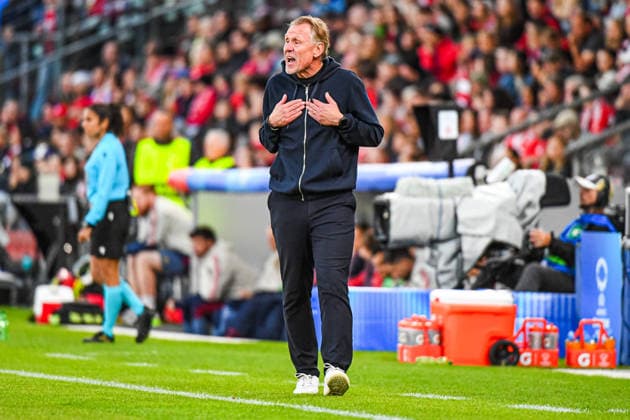 September 22, 2026, Unterhaching, Germany UEFA Women s Champions League, Matchday 1 of the group stage FC Bayern Munich Women vs. Manchester City UWCL FC Bayern Women s season opener and first UWCL competitive match at their new home, Sportpark Unterhaching André Jeglertz, Head Coach, Manchester City Women